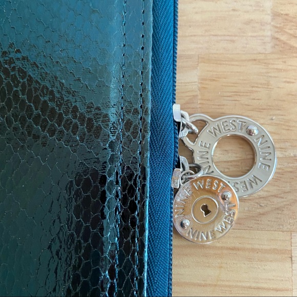 Nine West Emerald Green Metallic Snakeskin Zip IPad Cover - Picture 6 of 12